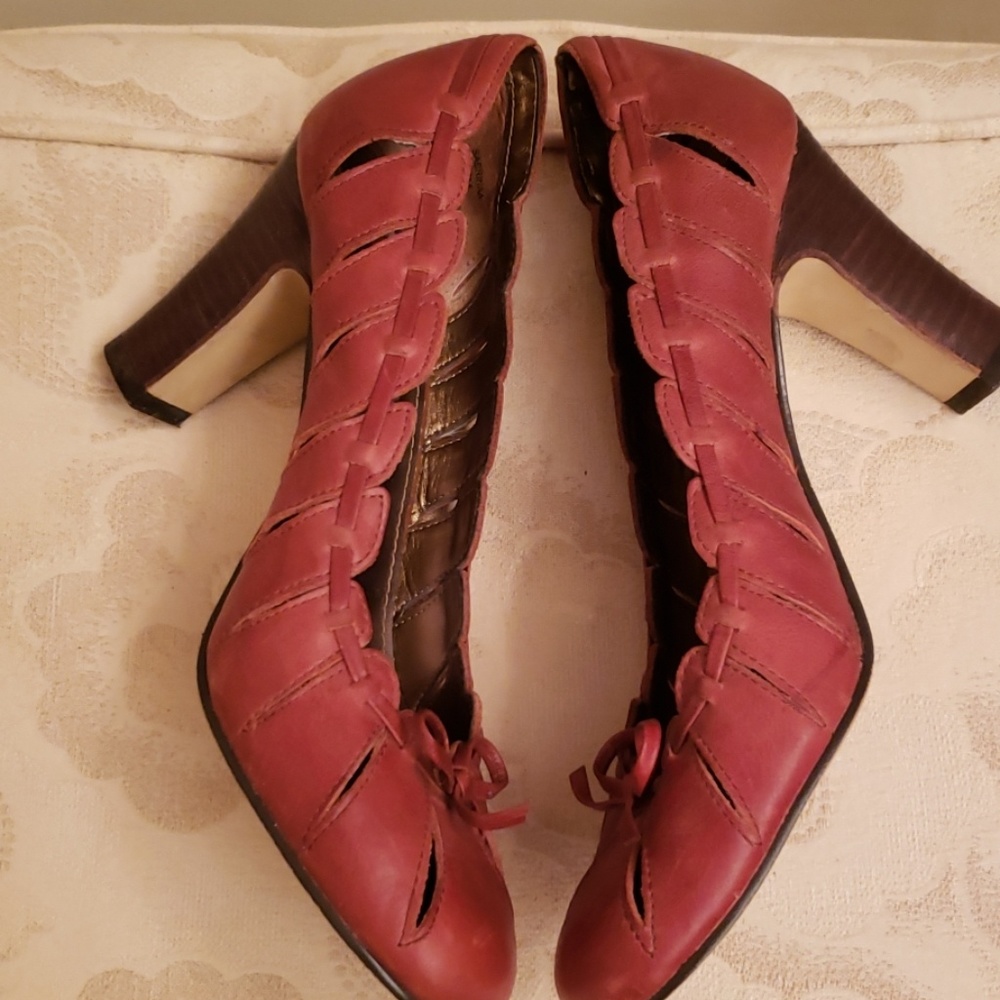 STEVE MADDEN HEELS - Picture 8 of 8